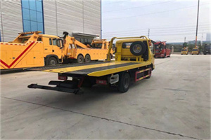 玉树非事故拖车